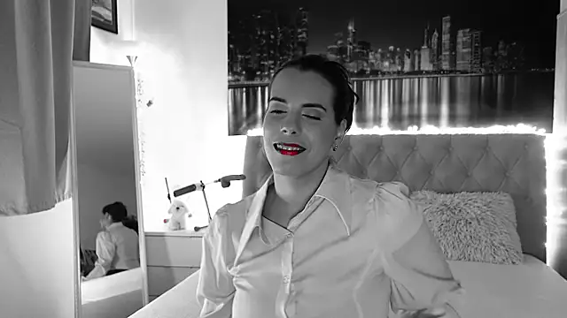 Snapshot of Lora_Chanel chatting on 07.19.26 Lora Chanel online show from 07.19.26