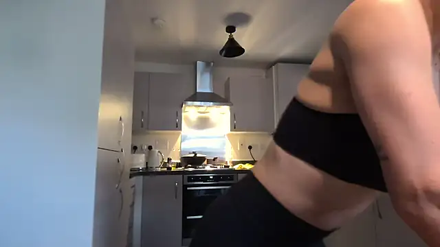 SweetMonicaUK online show from 04.15.26