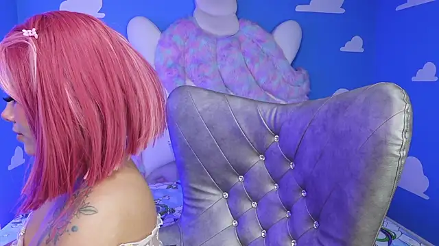 Snapshot of miss_keisi chatting on 12.19.25 miss keisi online show from 12.19.25