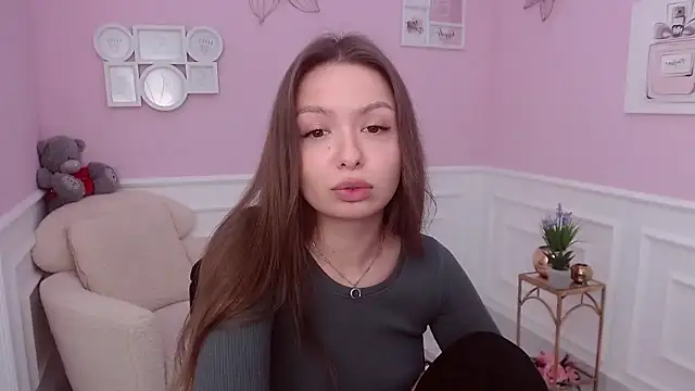 LucySkilar online show from 12.10.24