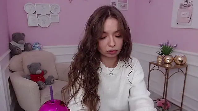 LucySkilar online show from 10.12.25