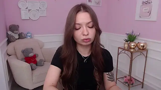 LucySkilar online show from 10.21.25