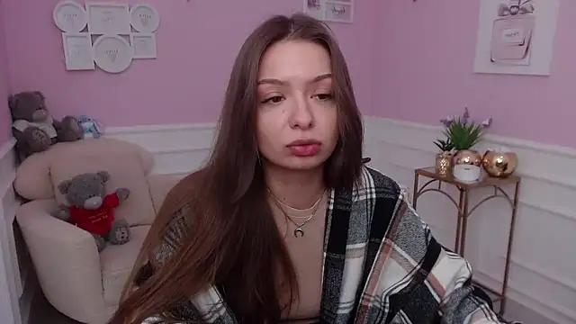 LucySkilar online show from 11.03.25