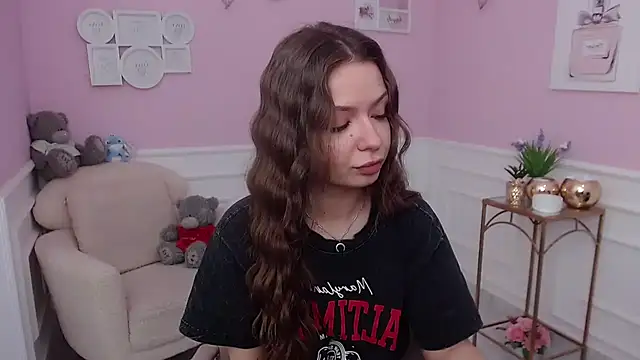 LucySkilar online show from 11.27.25