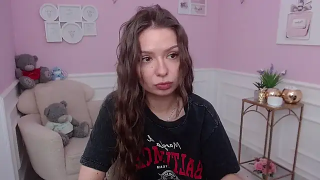 LucySkilar online show from 11.28.25