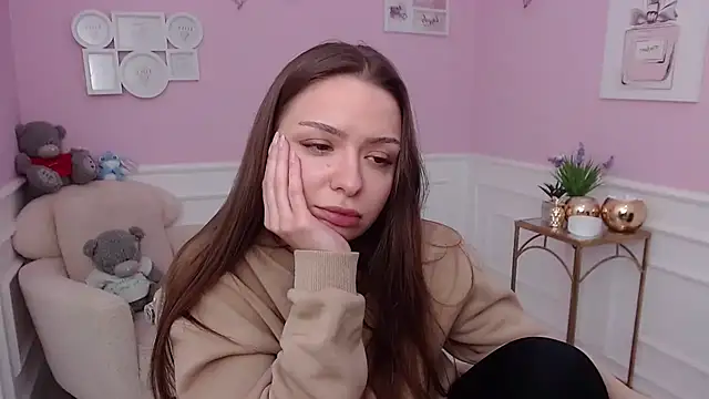 LucySkilar online show from 12.14.25