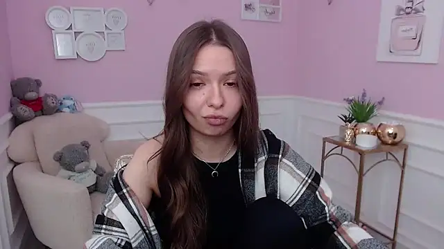 LucySkilar online show from 12.15.25