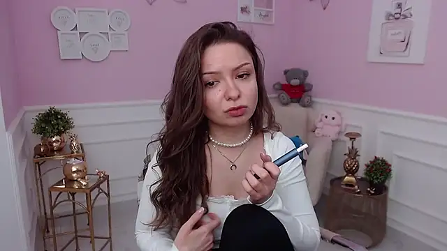 LucySkilar online show from 02.13.26