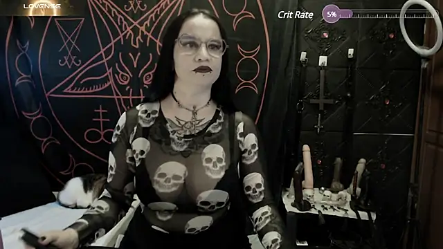 Evil Queen 666 online show from 03.12.25