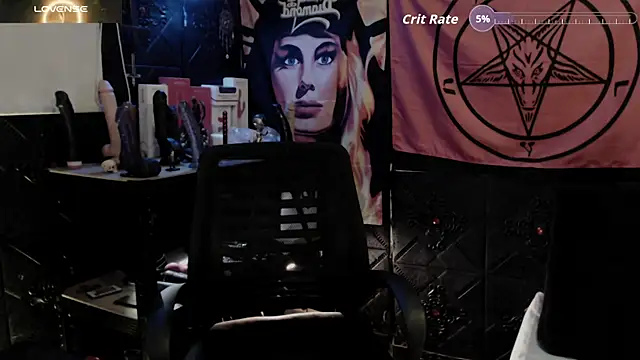 Snapshot of Evil_Queen_666 chatting on 06.26.26 Evil Queen 666 online show from 06.26.26
