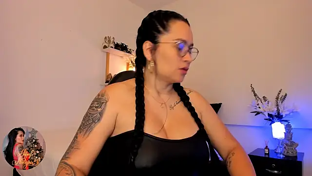 Snapshot of leslie_k chatting on 01.09.25 leslie k online show from 01.09.25