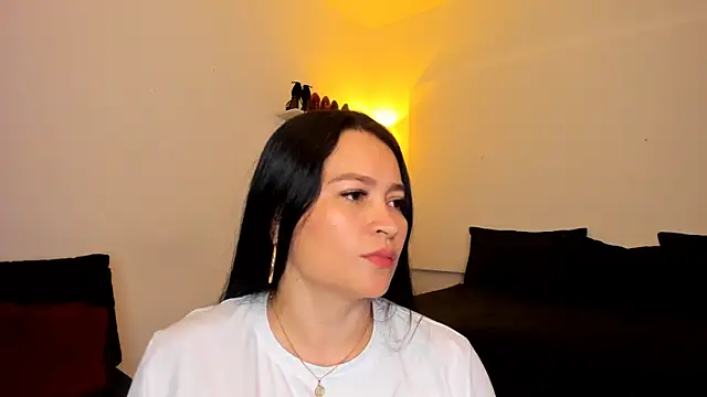 Snapshot of leslie_k chatting on 02.26.25 leslie k online show from 02.26.25