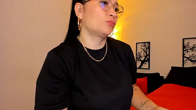 Snapshot of leslie_k chatting on 02.28.25 leslie k online show from 02.28.25