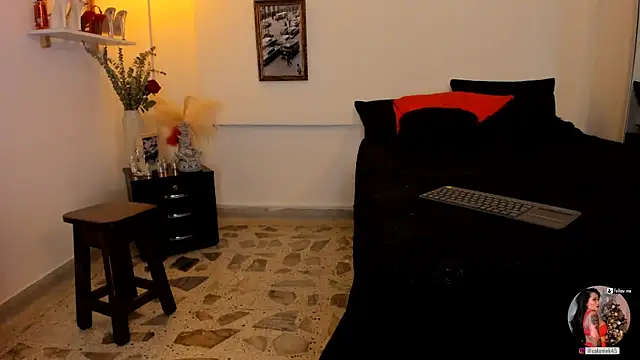 Snapshot of leslie_k chatting on 03.06.25 leslie k online show from 03.06.25