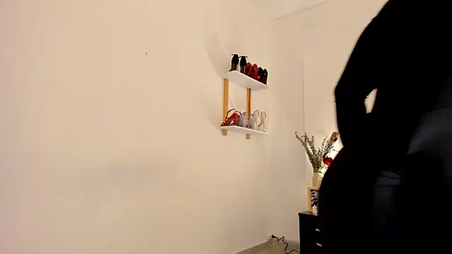 Snapshot of leslie_k chatting on 03.19.25 leslie k online show from 03.19.25