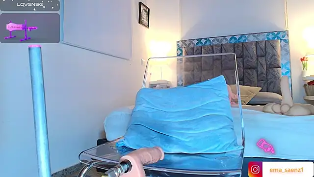 Snapshot of ema__saenz chatting on 11.15.25 ema saenz online show from 11.15.25