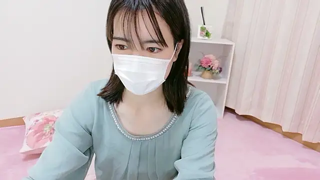 Snapshot of QoMeioQ chatting on 10.24.25 QoMeioQ online show from 10.24.25