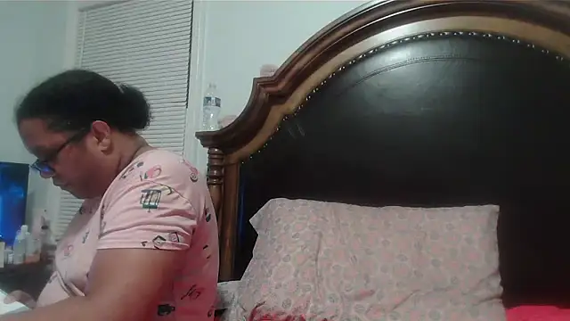 ebonyred online show from 04.03.26