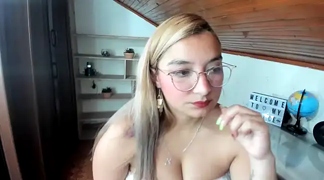 Snapshot of _sweetcarla chatting on 01.22.25 sweetcarla online show from 01.22.25