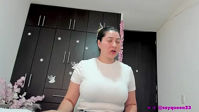 Soyqueen online show from 01.24.25