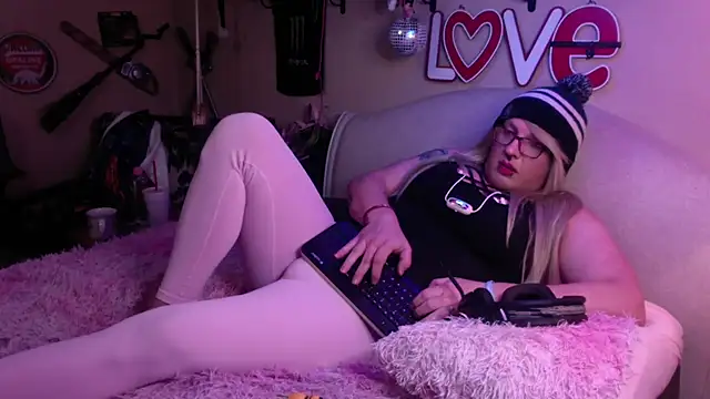 Blakelytgirl online show from 01.21.25