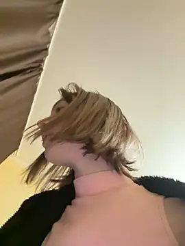 Snapshot of Crayzy_Luv chatting on 02.04.25 Crayzy Luv online show from 02.04.25