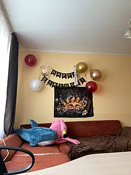 Snapshot of Crayzy_Luv chatting on 02.14.25 Crayzy Luv online show from 02.14.25