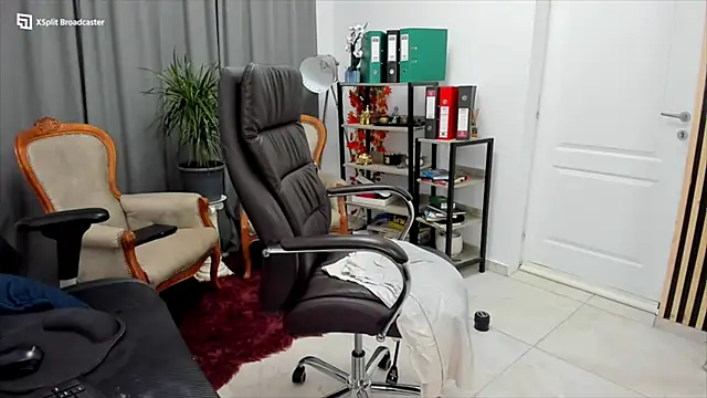 Snapshot of fireflowers_ chatting on 12.14.24 fireflowers online show from 12.14.24