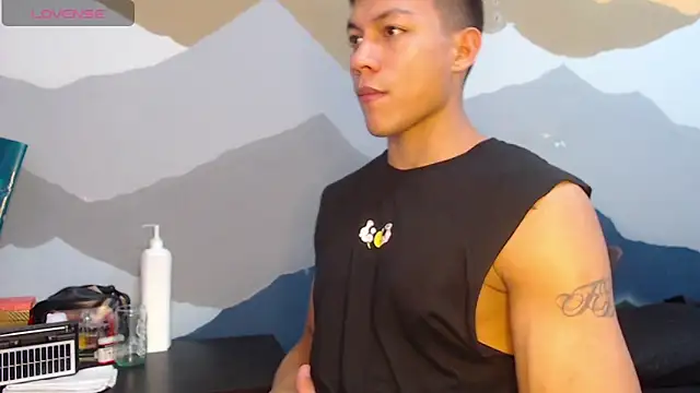 Snapshot of aalan_foxter chatting on 01.10.25 aalan foxter online show from 01.10.25