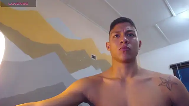 Snapshot of aalan_foxter chatting on 01.12.25 aalan foxter online show from 01.12.25