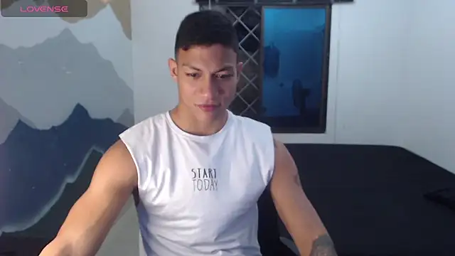 Snapshot of aalan_foxter chatting on 01.19.25 aalan foxter online show from 01.19.25