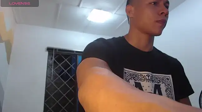 Snapshot of aalan_foxter chatting on 01.29.25 aalan foxter online show from 01.29.25