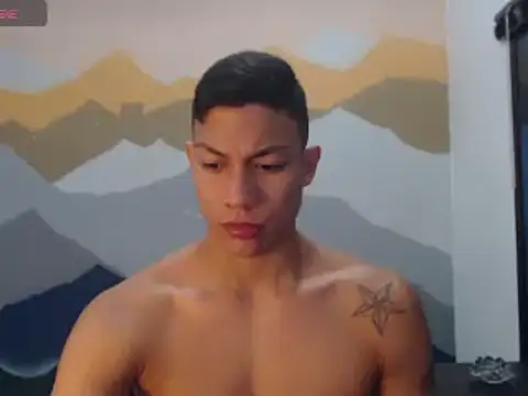 Snapshot of aalan_foxter chatting on 02.14.25 aalan foxter online show from 02.14.25