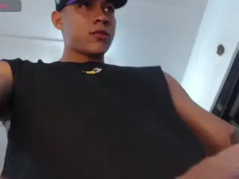 Snapshot of aalan_foxter chatting on 02.16.25 aalan foxter online show from 02.16.25