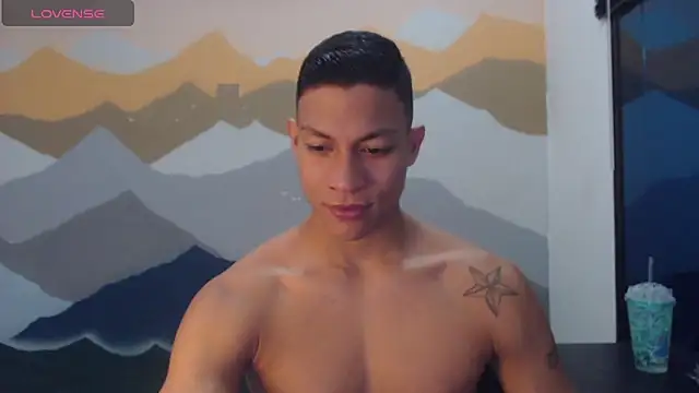 Snapshot of aalan_foxter chatting on 02.19.25 aalan foxter online show from 02.19.25