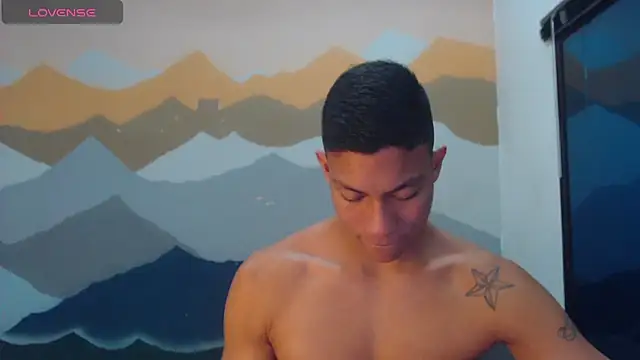 Snapshot of aalan_foxter chatting on 02.20.25 aalan foxter online show from 02.20.25