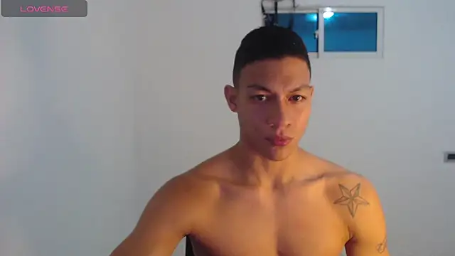 Snapshot of aalan_foxter chatting on 03.08.25 aalan foxter online show from 03.08.25