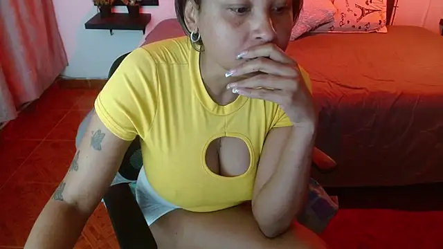 Snapshot of Dominik_girl chatting on 06.11.26 Dominik girl online show from 06.11.26