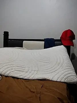 Snapshot of Potro23hotzen chatting on 12.15.25 Potro23hotzen online show from 12.15.25