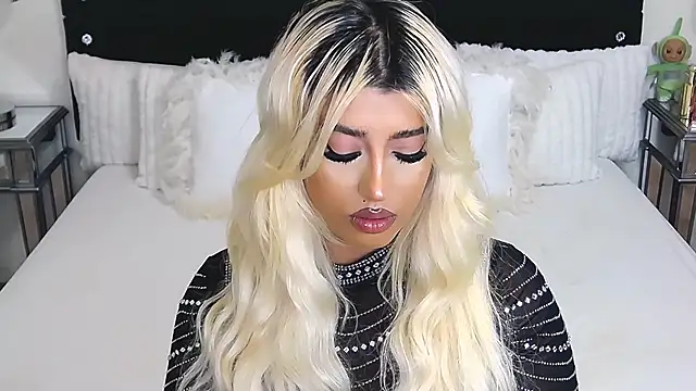 GiseleReine online show from 03.28.26