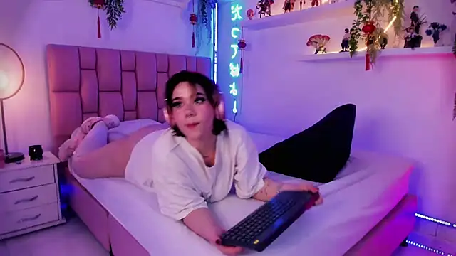 albaismynameX online show from 02.20.25