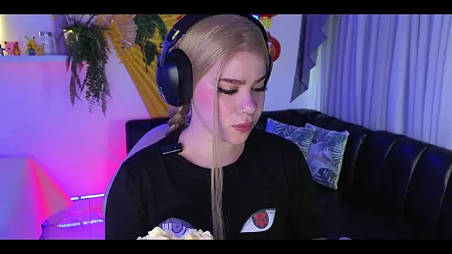 albaismynameX online show from 11.18.25