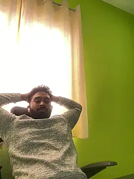 Snapshot of Handsomehunk_4U chatting on 12.11.24 Handsomehunk 4U online show from 12.11.24