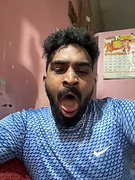 Snapshot of Handsomehunk_4U chatting on 12.13.24 Handsomehunk 4U online show from 12.13.24