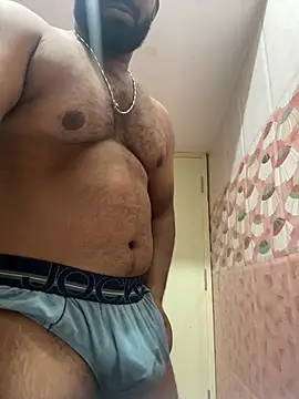 Snapshot of Handsomehunk_4U chatting on 12.14.24 Handsomehunk 4U online show from 12.14.24