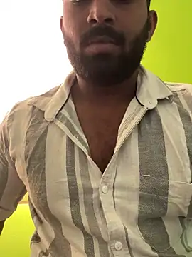 Snapshot of Handsomehunk_4U chatting on 02.04.25 Handsomehunk 4U online show from 02.04.25