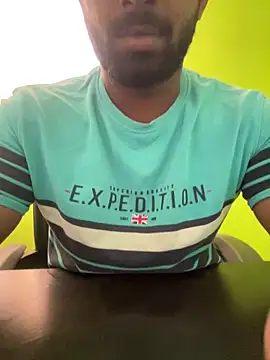 Snapshot of Handsomehunk_4U chatting on 03.06.25 Handsomehunk 4U online show from 03.06.25