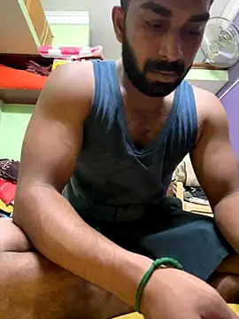 Snapshot of Handsomehunk_4U chatting on 12.01.25 Handsomehunk 4U online show from 12.01.25