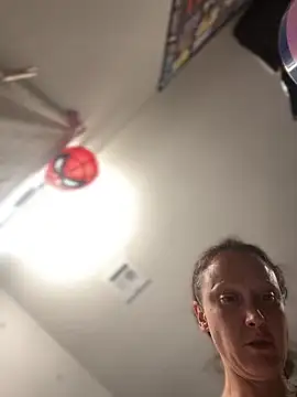 Snapshot of SexyB214 chatting on 10.27.25 SexyB214 online show from 10.27.25