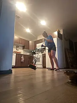 Snapshot of SexyB214 chatting on 10.30.25 SexyB214 online show from 10.30.25